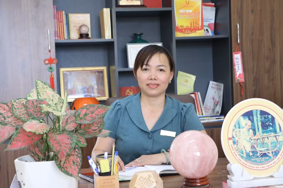 Cô Nguyễn Thu Hường, Hiệu trưởng Trường Mầm non Yên Mỹ (Thanh Trì, Hà Nội). Cô Nguyễn Thu Hường, Hiệu trưởng Trường Mầm non Yên Mỹ (Thanh Trì, Hà Nội).
