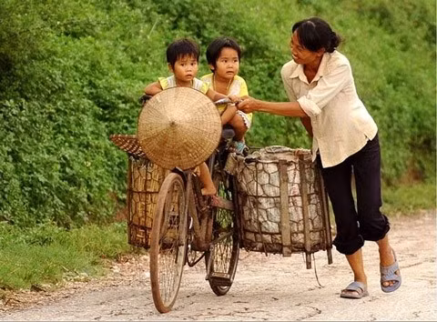 Người mẹ tảo tần gặt thuê nuôi con khôn lớn
