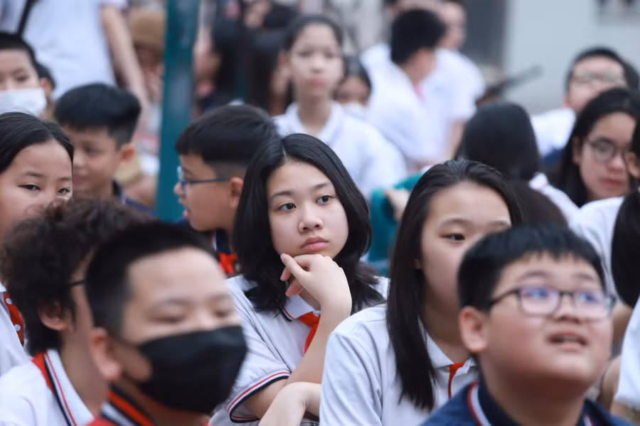 Học sinh được học về bài học về giá trị của hòa bình, tinh thần chiến đấu quả cảm của người lính Điện Biên năm xưa để có được Tổ quốc Việt Nam hòa bình như ngày nay. Học sinh được học về bài học về giá trị của hòa bình, tinh thần chiến đấu quả cảm của người lính Điện Biên năm xưa để có được Tổ quốc Việt Nam hòa bình như ngày nay.