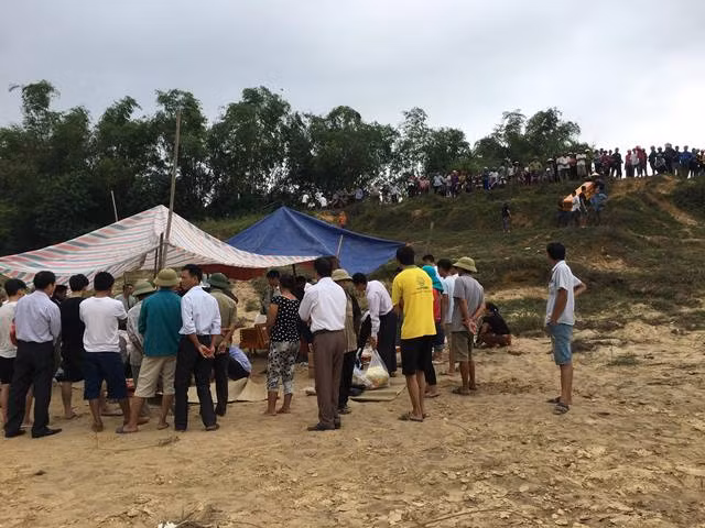 Hiện trường nơi 3 cháu nhỏ bị đuối nước.