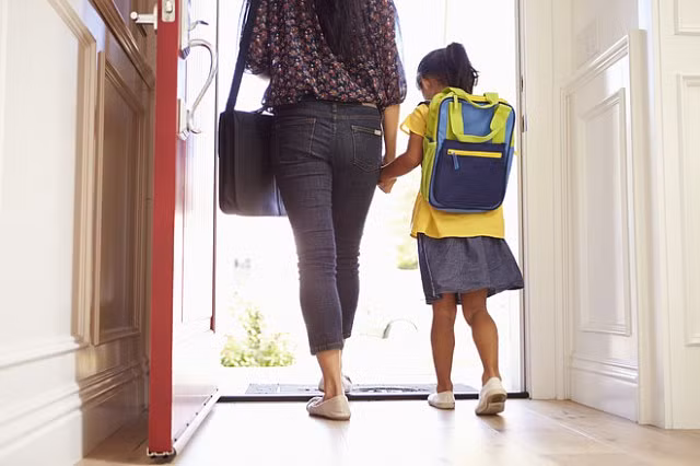 Bà mẹ “hiến kế” để con tự giác mặc quần áo và ra khỏi nhà chỉ trong chưa đầy 10 phút - Hình 2