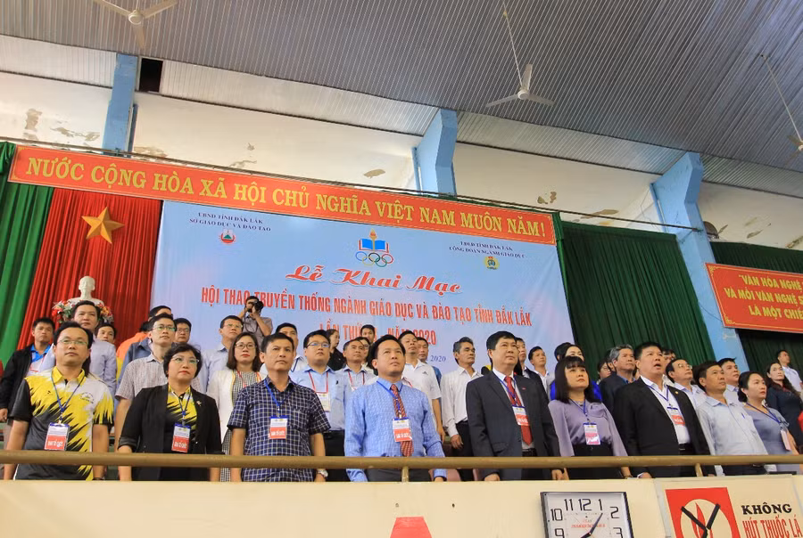 Nghi lễ chào cờ khai mạc Hội thao