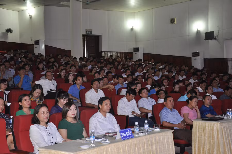  700 giáo viên, quản lý ngành giáo dục Hà Tĩnh được bồi dưỡng chính trị dịp hè.