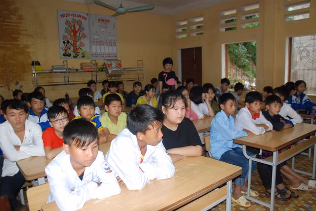  Vượt lên mất mát, đau thương do mưa lũ gây ra, các học sinh khối THCS huyện Mù Cang Chải đã có mặt trong ngày tựu trường 15/8. 