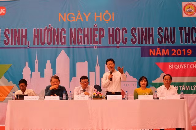 GS.TS Lê Quân-Thứ trưởng Bộ LĐ-TB&XH phát biểu tại ngày hội Tư vấn tuyển sinh, hướng nghiệp học sinh sau THCS