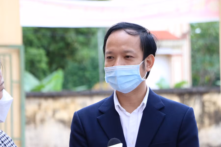 Phó Chủ tịch UBND huyện Ba Vì Nguyễn Đức Anh cho biết, qua kiểm tra cho thấy, các trường đã thực hiện nghiêm các quy tắc phòng dịch khi đón học sinh. Trong buổi sáng 8/11 chưa ghi nhận bất cứ trường hợp học sinh có biểu hiện sức khỏe bất thường.