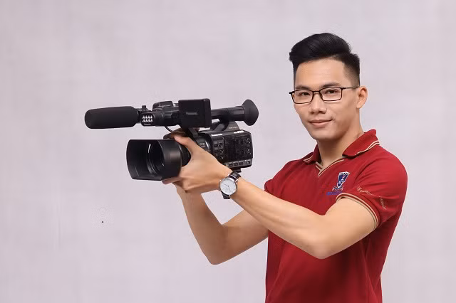 ngành học quay phim-diện ảnh-truyền hình đang là một ngành thu hút khá nhiều bạn trẻ ngành học quay phim-diện ảnh-truyền hình đang là một ngành thu hút khá nhiều bạn trẻ