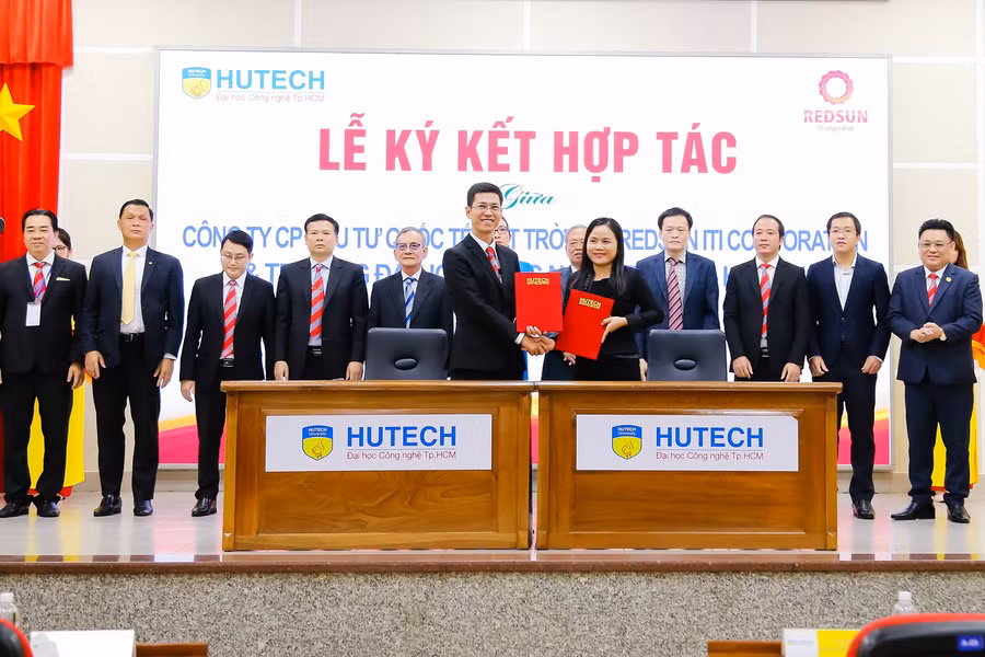 HUTECH và các Doanh nghiệp ký kết hợp tác.