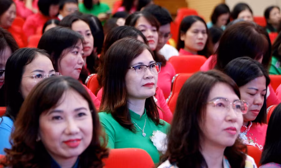 Đại diện các trường trên địa bàn huyện Thanh Trì tới tham dự lễ tổng kết.