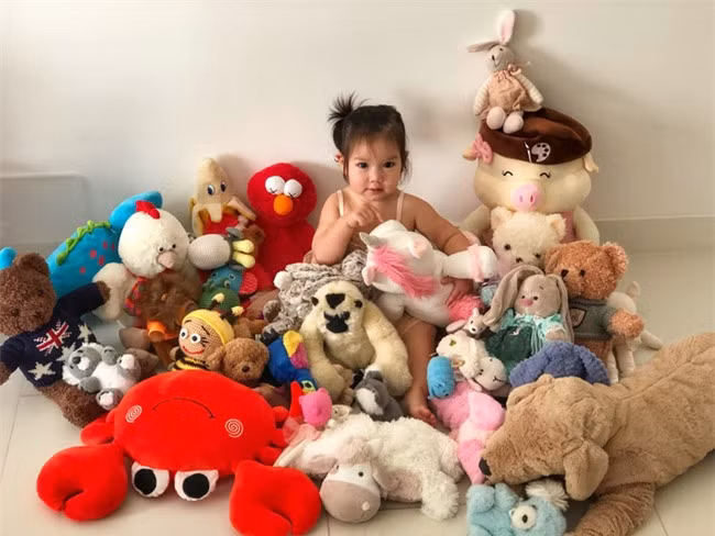 Bé Myla con gái siêu mẫu Hà Anh.