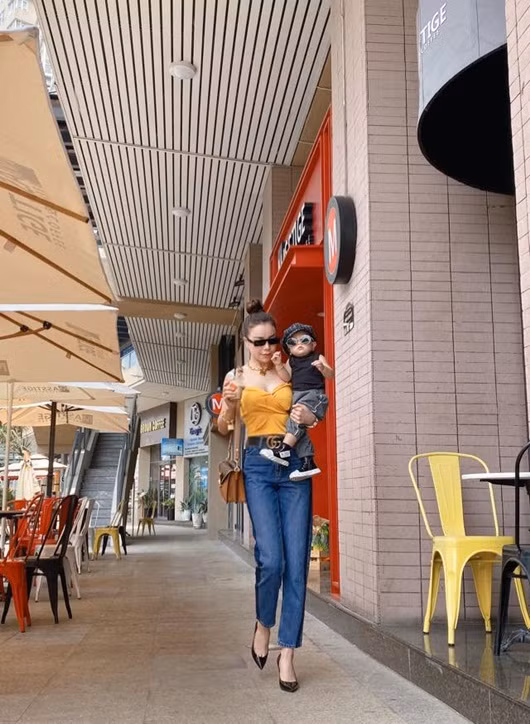 Xuất hiện cặp mẹ con Xuất hiện cặp mẹ con