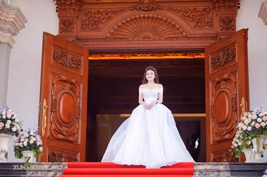 Nhan sắc của cô dâu Thu Hương trong ngày cưới.