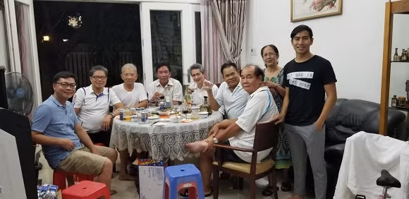 Thanh Bình đăng ảnh bên gia đình nhưng vắng con trai và Ngọc Lan.