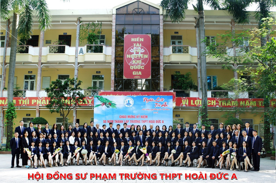 Tiết mục văn nghệ của các em học sinh nhà trường