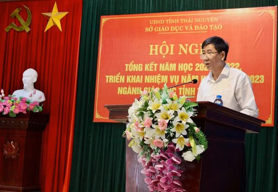 NGƯT Trần Văn Hưng, Hiệu trưởng trường THPT Chuyên tỉnh Thái Nguyên tham luận tại Hội nghị NGƯT Trần Văn Hưng, Hiệu trưởng trường THPT Chuyên tỉnh Thái Nguyên tham luận tại Hội nghị