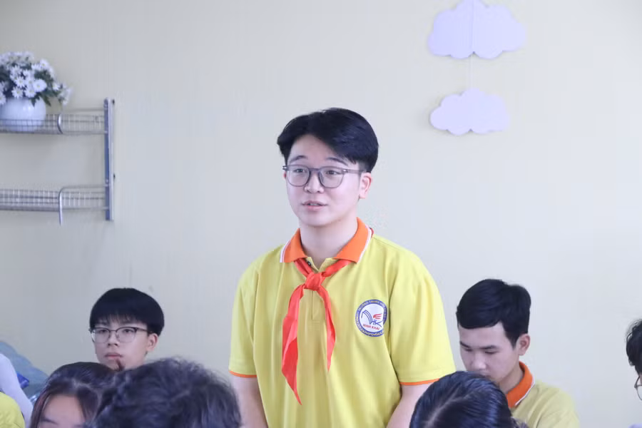 An Huy là học sinh giỏi toàn diện và tích cực tham gia công tác Đội tại trường.