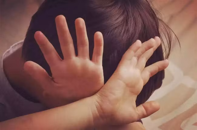 4 cách hành xử khiến trẻ xấu xí trong mắt người khác, bố mẹ thay đổi trước 3 tuổi để con ưu tú toàn diện - Ảnh 3.