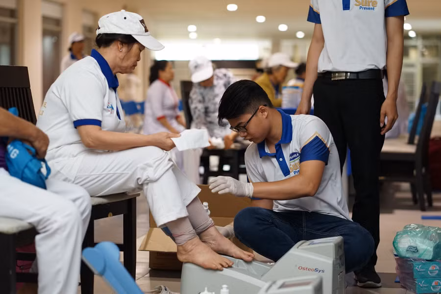 Vinamilk tổ chức từ vấn và đo loãng xương miễn phí cho người cao tuổi tham gia chương trình Vinamilk tổ chức từ vấn và đo loãng xương miễn phí cho người cao tuổi tham gia chương trình