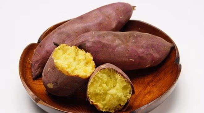 Khoai lang rất tốt nhưng đừng ăn vào 2 thời điểm này dễ gây ngộ độc, nhập viện tức thì ảnh 1 Không ăn khoai lang lúc đói