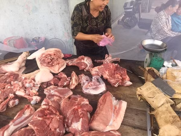 Lạ lùng cảnh căng màn bán thịt ảnh 6