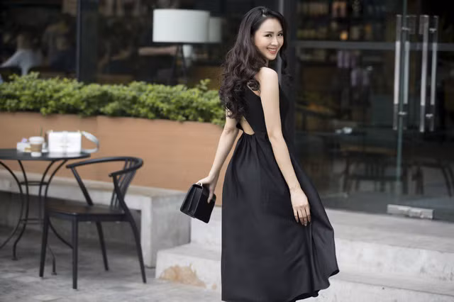 Hiện tại, Hồng Diễm đang hóa thân vào vai nàng dâu nhà họ Vũ trong bộ phim ăn khách “Cả một đời ân oán”, được khán giả đặc biệt quan tâm.