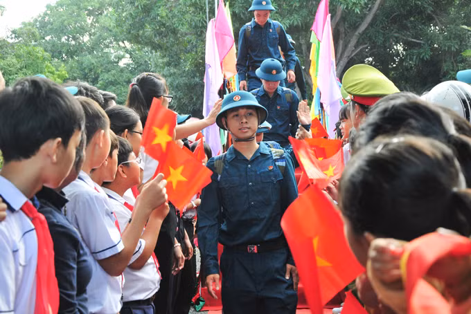 Thanh niên Khánh Hòa hăng hái lên đường nhận nhiệm vụ