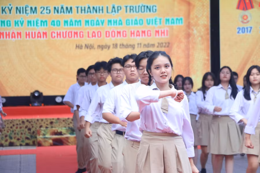 Trải qua 25 năm hình thành và phát triển, chất lượng giáo dục của Trường THPT Phan Huy Chú - Đống Đa ngày càng được khẳng định. Trải qua 25 năm hình thành và phát triển, chất lượng giáo dục của Trường THPT Phan Huy Chú - Đống Đa ngày càng được khẳng định.