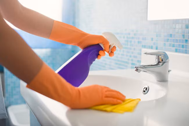 Một số hóa chất phổ biến có trong các sản phẩm tẩy rửa gia dụng gây nguy hại cho sức khỏe.