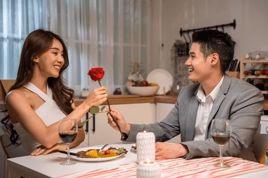 Các ứng dụng như Instagram và TikTok cho phép người dùng nắm bắt được nhiều thông tin về đối tác tiềm năng theo những cách mà các ứng dụng hẹn hò không làm được. (Ảnh: ITN). Các ứng dụng như Instagram và TikTok cho phép người dùng nắm bắt được nhiều thông tin về đối tác tiềm năng theo những cách mà các ứng dụng hẹn hò không làm được. (Ảnh: ITN).