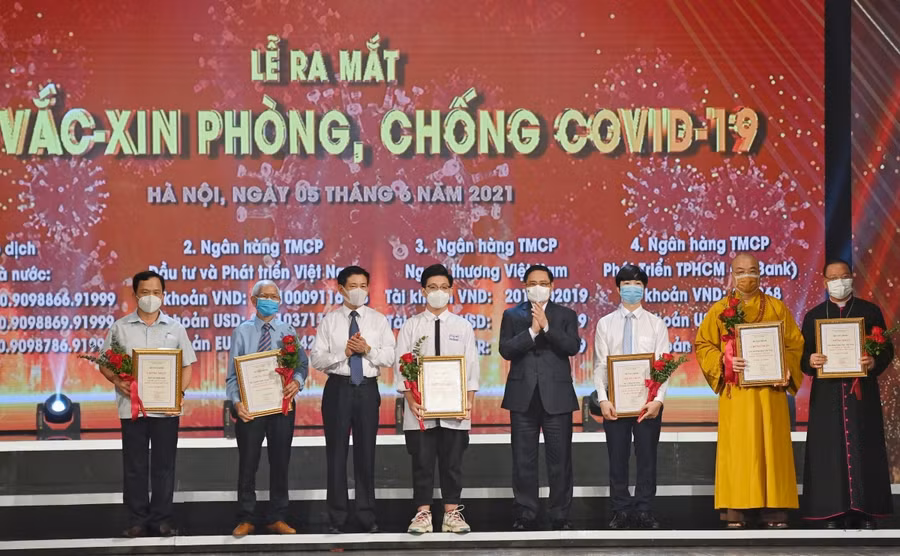 Tính đến 21h ngày 5/6, Quỹ vắc xin phòng Covid-19 đã nhận được sự ủng hộ của các đơn vị, cá nhân là 1.056 tỷ đồng. Ảnh: VOV.