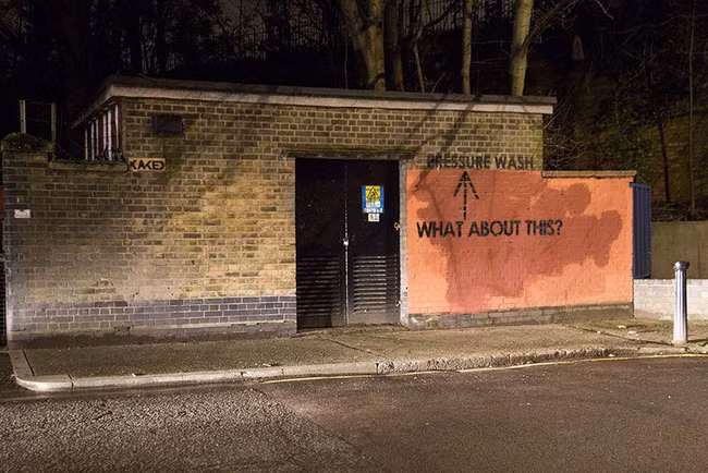 Chỉ vì ngứa mắt với một bức tường, nghệ sĩ Graffiti đã khiến cả thế giới phải cười méo mồm - Ảnh 9.