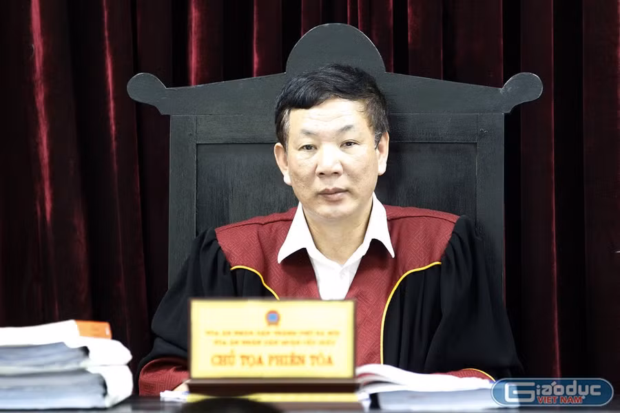 Thẩm phán, chủ tọa phiên tòa - ông Nguyễn Văn Lương. Ảnh: Tùng Dương