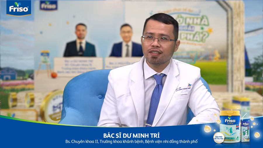 “Để con có hệ miễn dịch đủ mạnh, chamẹ cần quan tâm đến việc giúp trẻ có sức khỏe tinh thần tốt và một hệ tiêu hóa khỏe mạnh” - Bác sĩ Dư Minh Trí, Chuyên khoa II, Trưởng Khoa Khám bệnh Bệnh viện Nhi đồng Thành phố Hồ Chí Minh