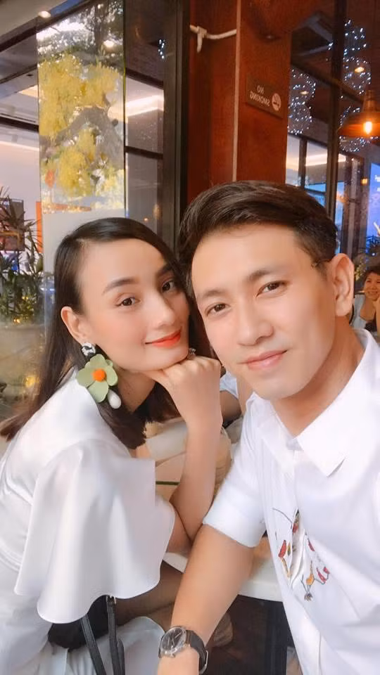 Cuối năm 2018, sau tám năm sải bước trên sàn catwalk, Lê Thúy công bố giải nghệ để dành thời gian nghiêm túc lên kế hoạch và nghĩa vụ để được làm mẹ. Hiện, cô cũng phát triển công việc kinh doanh. Ảnh: FBNV. Cuoc song hanh phuc cua loat quan quan, a quan Next Top Model doi dau hinh anh 7