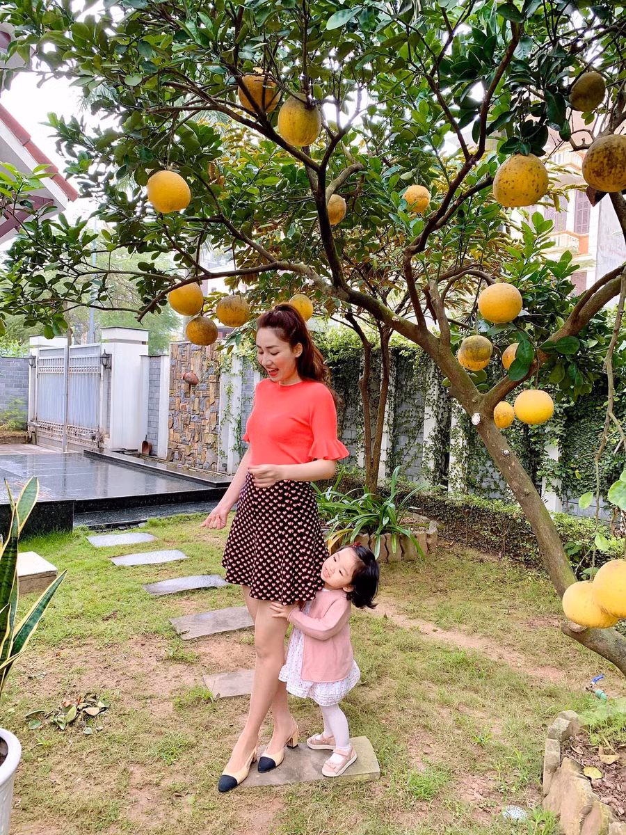 Cuộc sống như “bà hoàng” của chị em Á hậu Trà My - Thanh Tú sau khi kết hôn với chồng đại gia ảnh 2