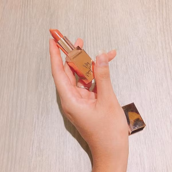 Ca sĩ Đào Bá Lộc khiến chị em ghen tỵ với gia tài toàn... son ảnh 7 trang diem thoi chua du, dao ba loc con khien chi em ghen ty vi gia tai toan la son - 7