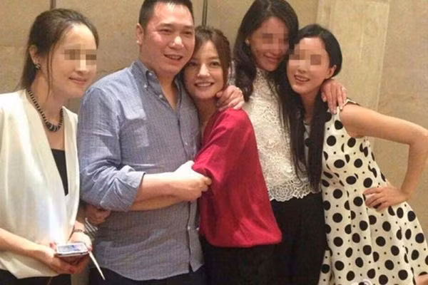 dung tin anh tren mang: trieu vy ngoai doi va khi qua chinh sua khac mot troi mot vuc - 8