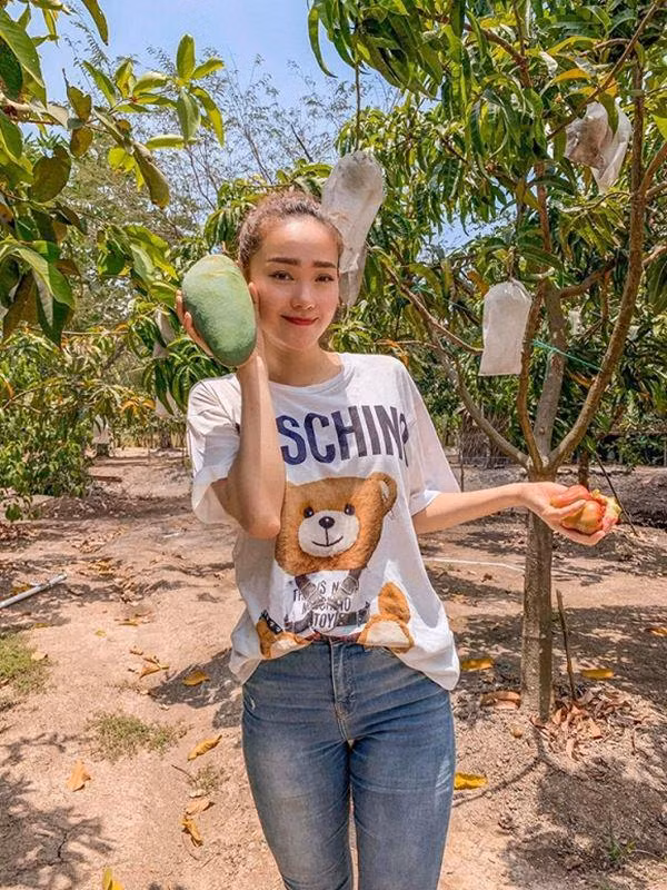 Theo chân Minh Hằng đi thăm miệt vườn “thẳng cánh cò bay” người đẹp vừa tậu ảnh 1 theo chan ly nha ky, nguoi dep tung mua nha tra gop tau miet vuon “thang canh co bay” - 1
