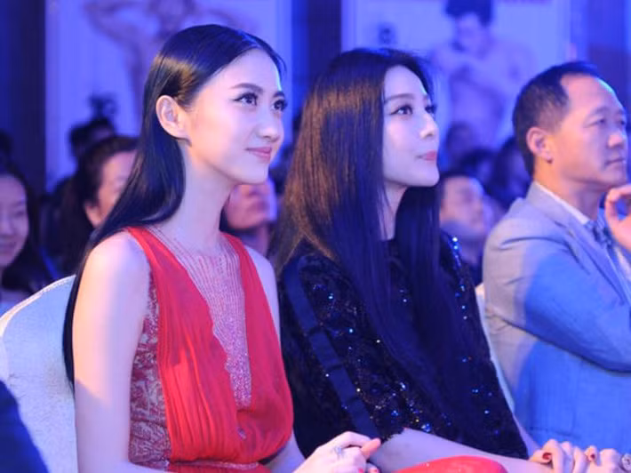 “Đệ nhất mỹ nữ Bắc Kinh” Cảnh Điềm gây sốc với gương mặt béo tròn già nua, khác hẳn ảnh đã chỉnh sửa ngọt ngào - Ảnh 10.