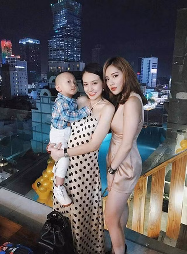 Tuấn Hưng sơ hở để lộ nhan sắc đời thực của bà xã, có lung linh như trên ảnh? ảnh 9 Tuấn Hưng sơ hở để lộ nhan sắc đời thực của bà xã, có lung linh như trên ảnh? ảnh 9