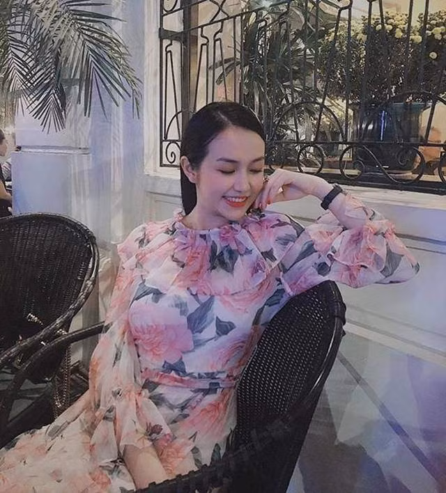 Tuấn Hưng sơ hở để lộ nhan sắc đời thực của bà xã, có lung linh như trên ảnh? ảnh 4 Tuấn Hưng sơ hở để lộ nhan sắc đời thực của bà xã, có lung linh như trên ảnh? ảnh 4