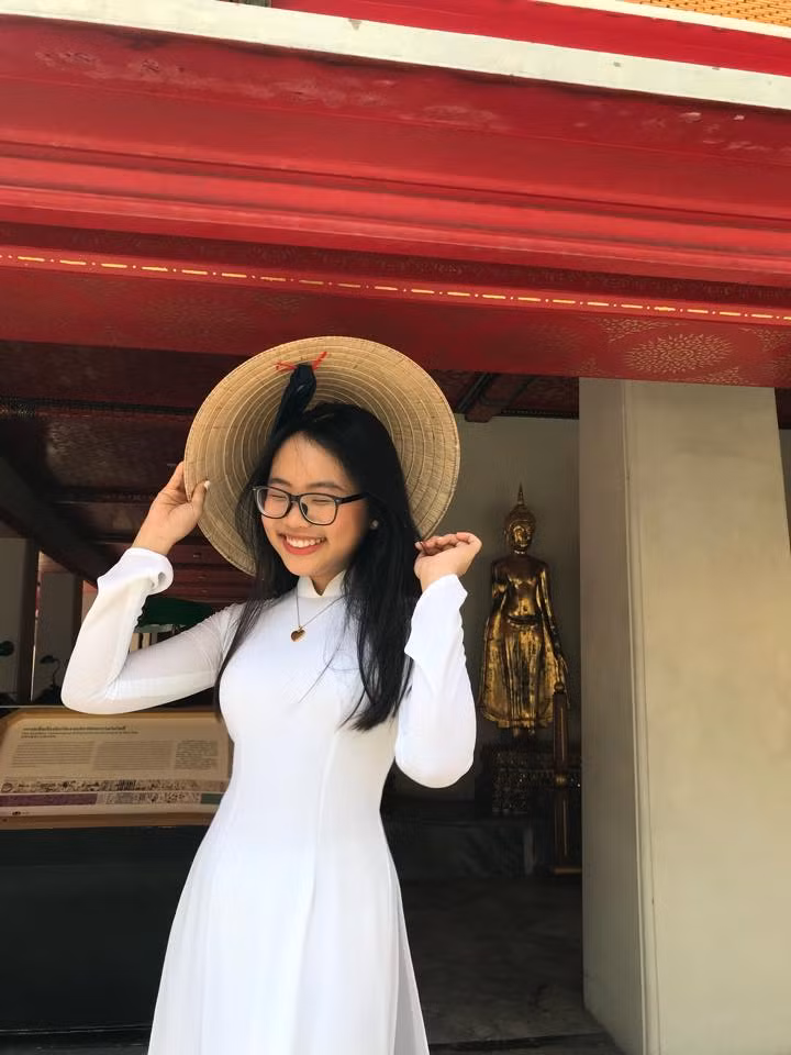 Phuong My Chi thay doi the nao sau khi bi chi trich mac goi cam, khong phu hop voi lua tuoi? hinh anh 8