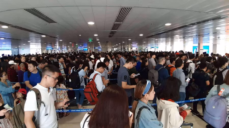 Tân Sơn Nhất áp dụng mức an ninh cao nhất để khách đi lại an toàn