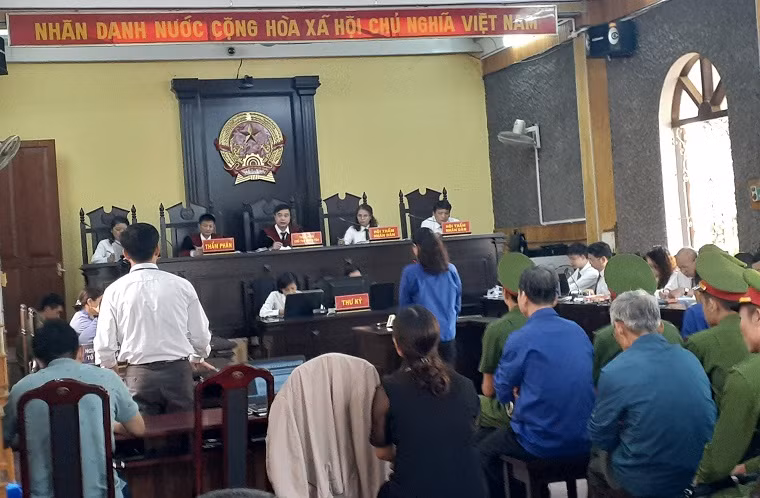 Phiên xét xử sáng 17/10