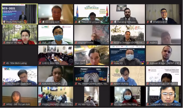 Các đại biểu và khách tham dự online.