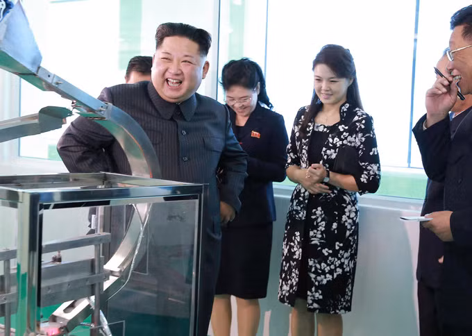 Gu thời trang tiên phong của phu nhân ông Kim Jong-un - page 2 - 5
