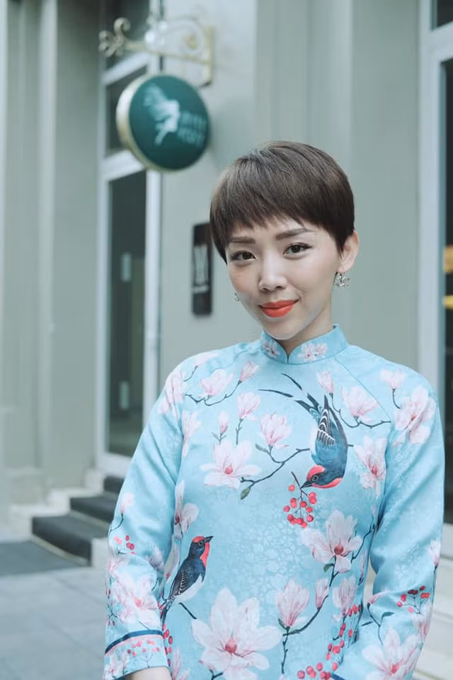 3 ngày Tết ai cũng xúng xính áo dài cách tân nhưng đây mới là 3 kiểu được các người đẹp Vbiz diện nhiều nhất - Ảnh 5. 3 ngày Tết ai cũng xúng xính áo dài cách tân nhưng đây mới là 3 kiểu được các người đẹp Vbiz diện nhiều nhất - Ảnh 5.