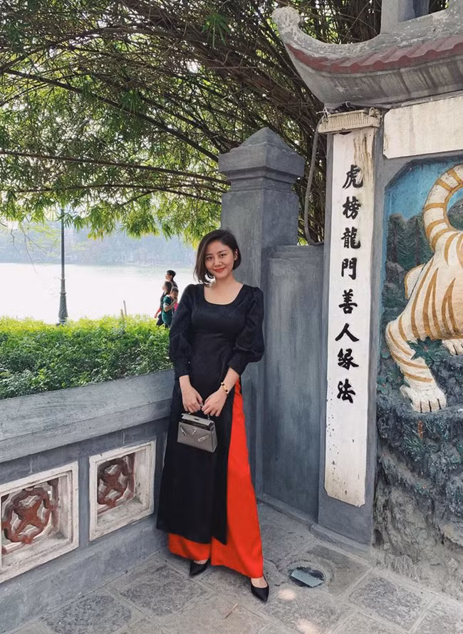 3 ngày Tết ai cũng xúng xính áo dài cách tân nhưng đây mới là 3 kiểu được các người đẹp Vbiz diện nhiều nhất - Ảnh 13. 3 ngày Tết ai cũng xúng xính áo dài cách tân nhưng đây mới là 3 kiểu được các người đẹp Vbiz diện nhiều nhất - Ảnh 13.