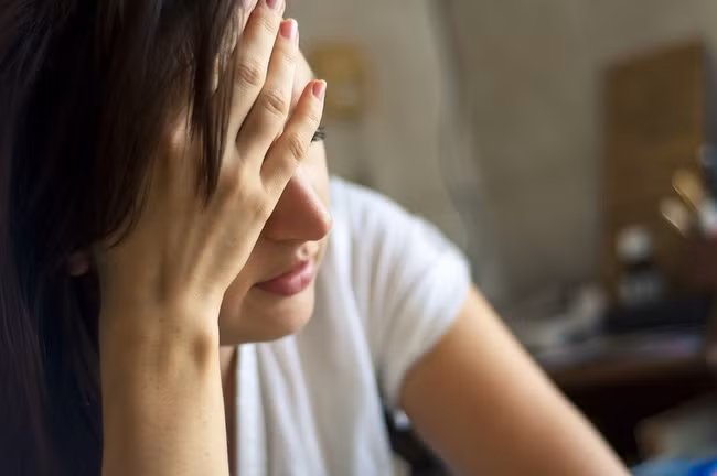 Mỗi khi tôi góp ý, vợ chỉ im lặng. (Ảnh minh họa).