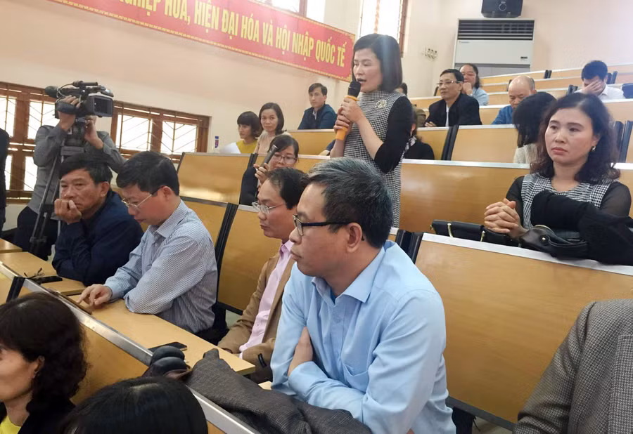 TS Trần Thị Hằng, Trưởng bộ môn Quản lý Tài nguyên và Môi trường, Trường ĐH Tây Bắc (người đứng phát biểu) khẳng định Sơn La không nên xây dựng nghĩa trang, lò hỏa táng ở vị trí hiện tại
